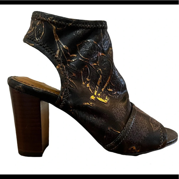 Patricia Nash Soft Gold Gilded Shootie Sandals - Picture 1 of 11